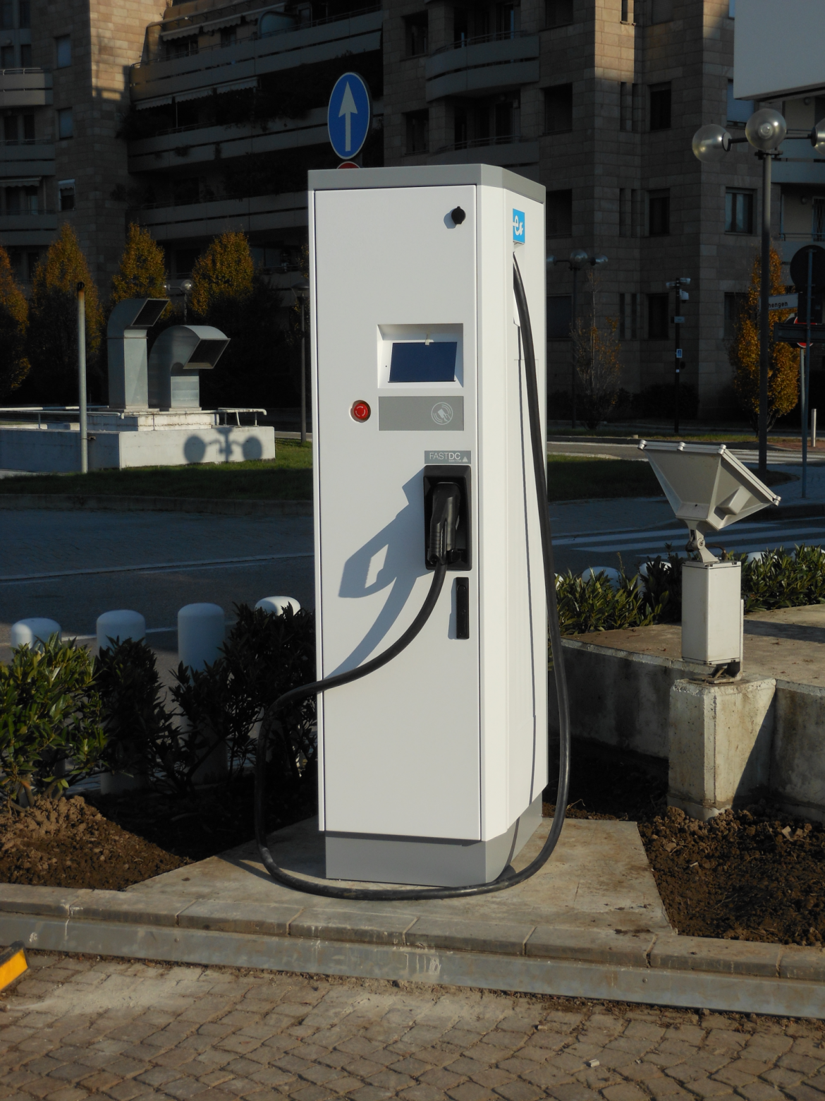 centralina-ricariche-auto-elettriche-1170x1560